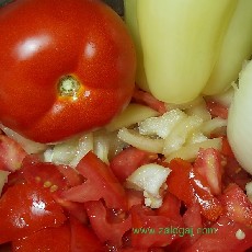 Kuvani paradajz s povrćem