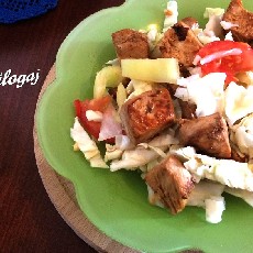 Salata od piletine i povrća