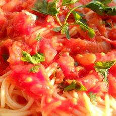 Špageti u paradajz-sosu